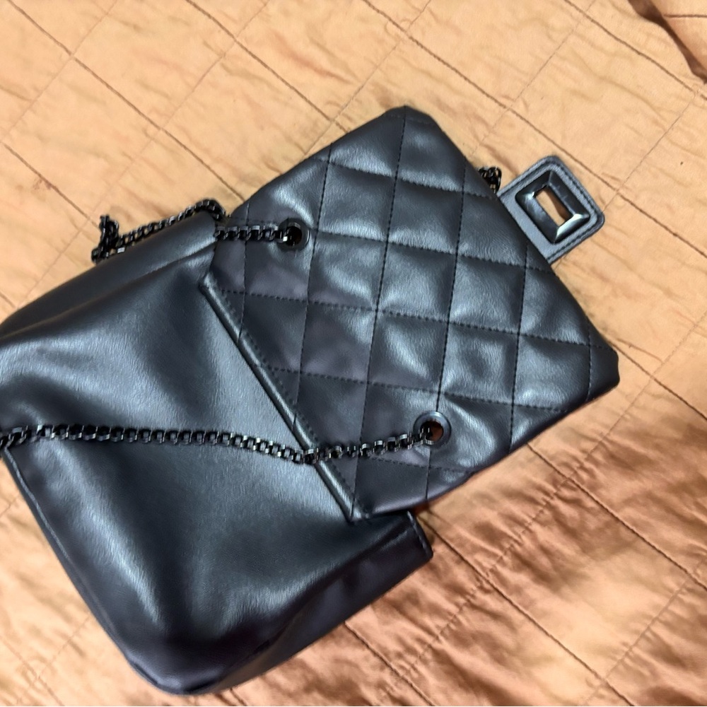 Elegant Black Quilted Shoulder Bag
